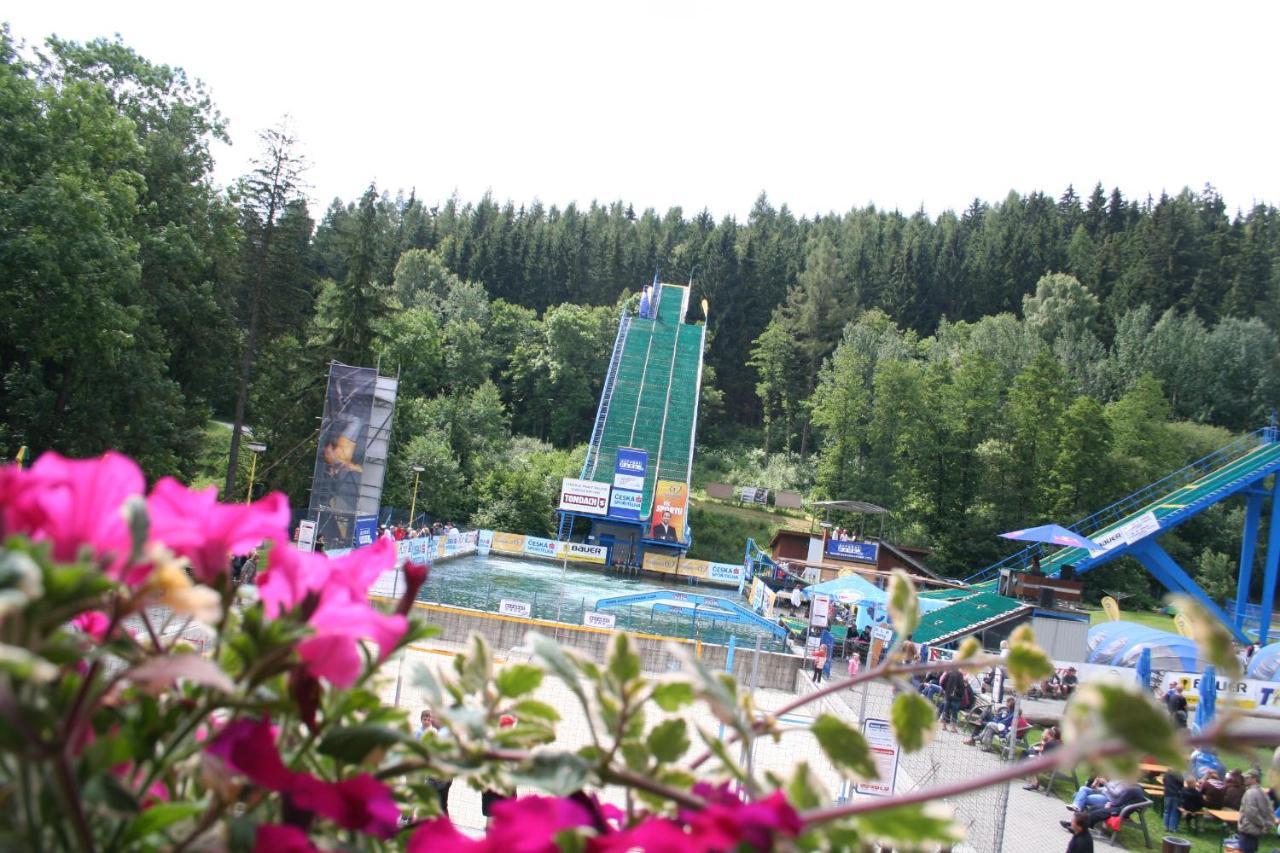 Penzion Acrobat Park Stity Екстер'єр фото